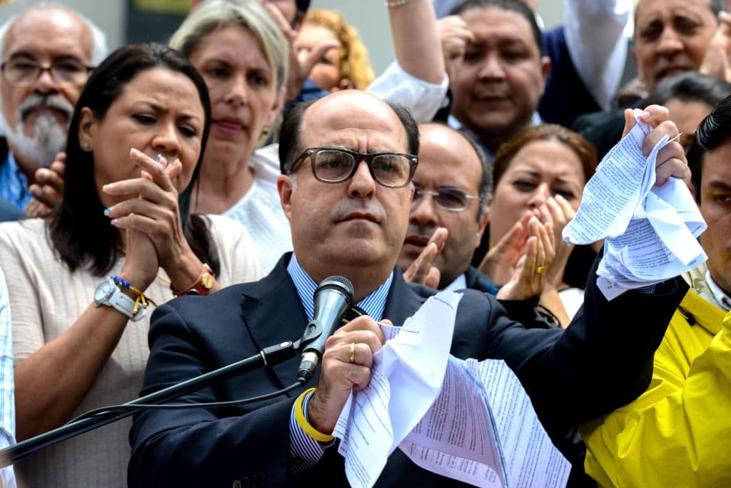 Fuertes críticas de la comunidad internacional a Venezuela por la sentencia que quita competencias al Legislativo venezolano