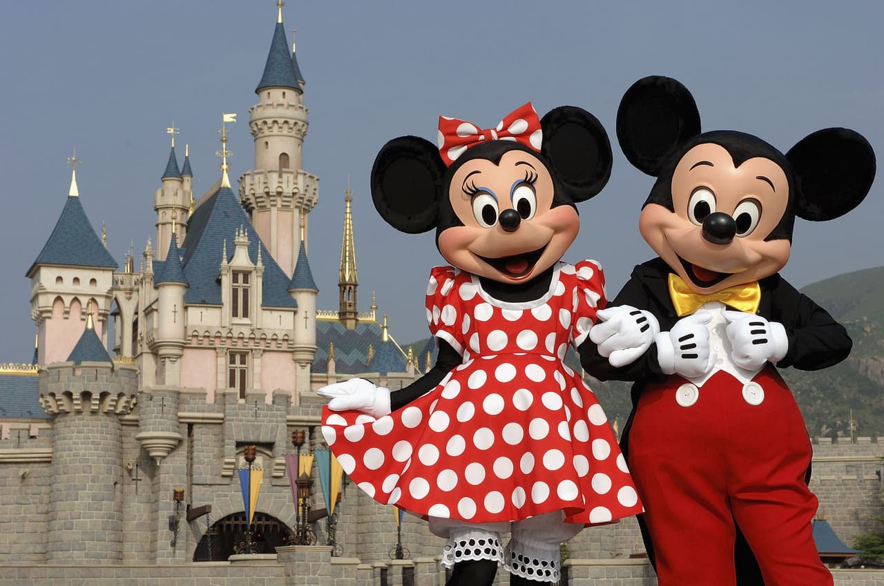 <h2 class="cms-H2-H2">19. Disney cumple 100 años</h2>
<br>
<br>Los estudios Warner Bros. no son los únicos gigantes de Hollywood que festejan un siglo en 2023. La compañía Disney también conmemora 100 años de fundación en este año. Las celebraciones del conglomerado de entretenimiento más grande del mundo comenzarán oficialmente el 27 de enero, de acuerdo con la página oficial de la empresa, aunque la fecha concreta es el 16 de octubre.