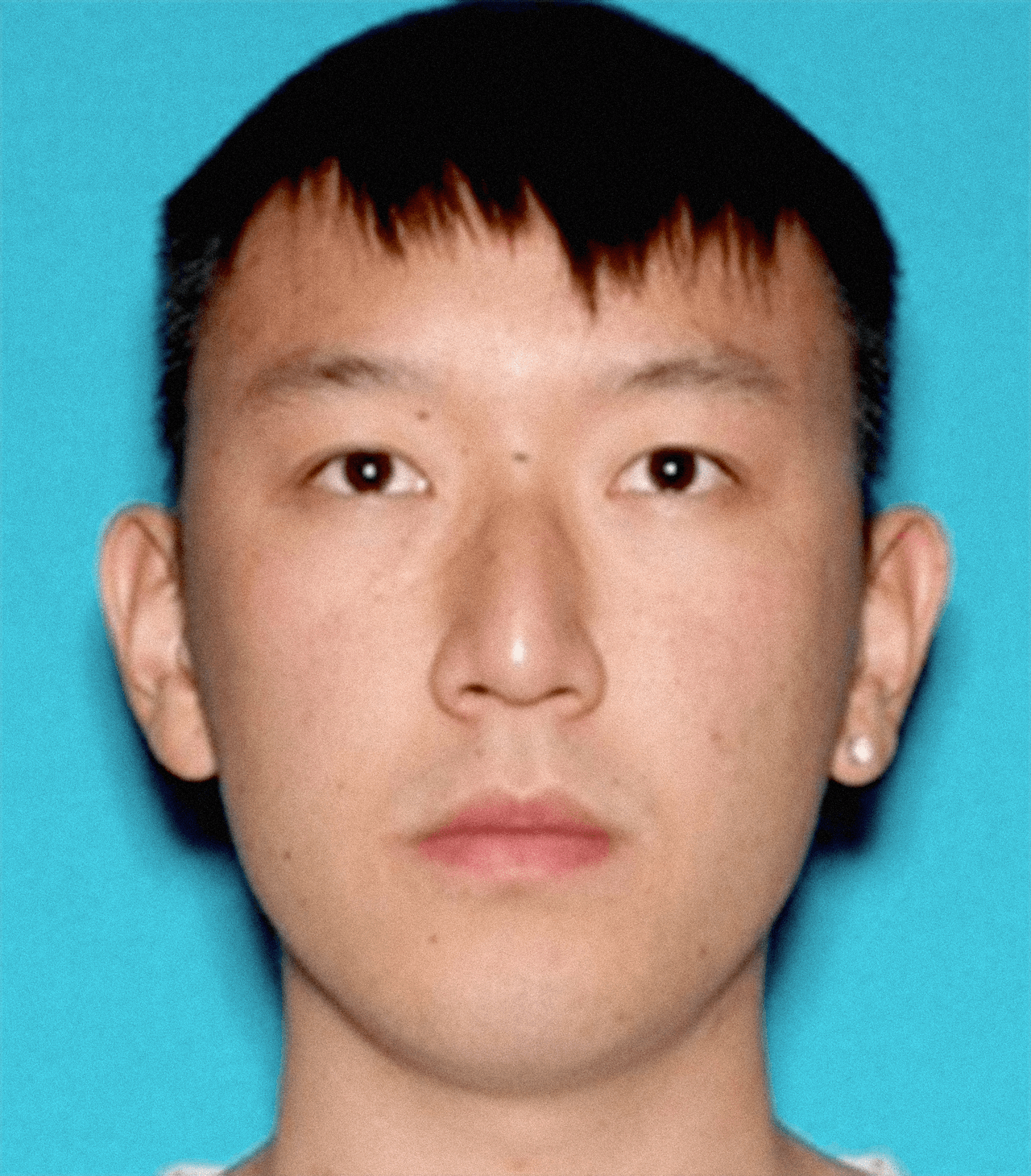 <b>Guangyao Yang:</b>
<br>Es buscado por su presunta participación en el secuestro de un hombre en San Gabriel, California en julio de 2018. Si posee información sobre su paradero llame al teléfono (310) 477-6565.