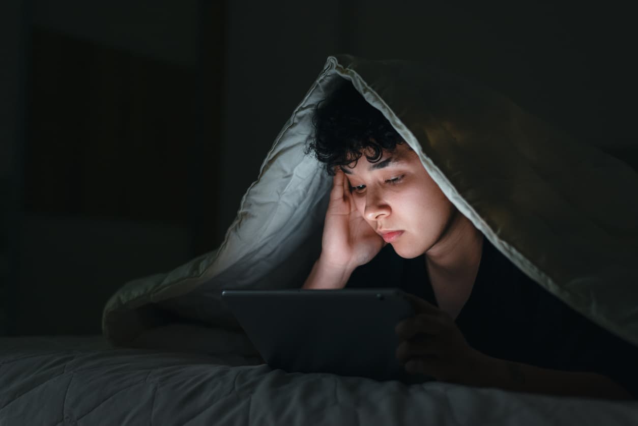 ¿Que duerman más es la solución para que los adolescentes tengan mejores notas y salud mental?