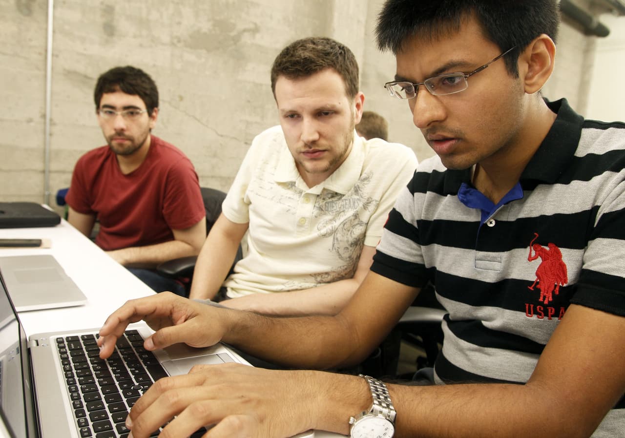 <b>Número 1: </b> 
<b>Texas A&M International University</b>
<br>
<br>
<b>Cantidad total de estudiantes de pregrado: </b>6,376
<br>
<br>
<b>Porcentaje que son hispanos</b>: 94.8%
<br>
<br>
<b>Ranking en la categoría de universidades del oeste (West): </b>68 
<br>
<br>
<b>Precio matrícula para residentes del estado:</b> $8,446
<br>
<br>
<b>Precio matrícula para residentes afuera del estado: </b>$20,149 
<br>
<br>Esta universidad pública está ubicada en Laredo, Texas, en la frontera entre Estados Unidos y México. Aquí, 89% de los estudiantes de pregrado reciben ayuda financiera, en un promedio de $6,678 cada uno.
<br>