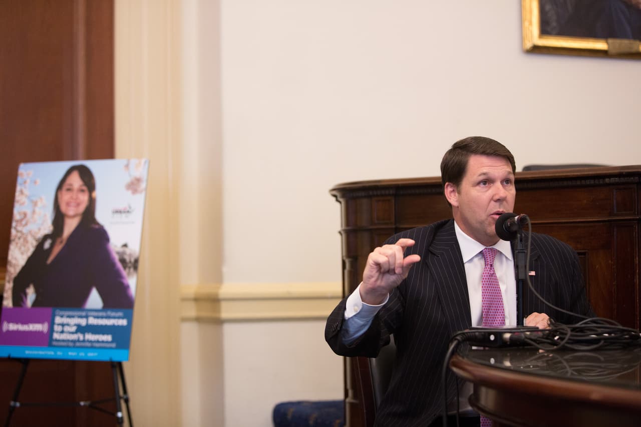 <b>Jodey Arrington</b> (del distrito 19, Lubbock) está en el grupo de los que se ha negado a reconocer a Biden y sostiene que "el cambio de leyes sin precedentes" son motivos que deberían ser "examinados y resueltos por las cortes antes de declarar a gobernador". El medio centenar de demandas y recursos legales que ha presentado el equipo legal de Trump ha sido rechazado por varios tribunales, entre ellos la Corte Suprema, que el viernes fue rechazado por falta de sustento.