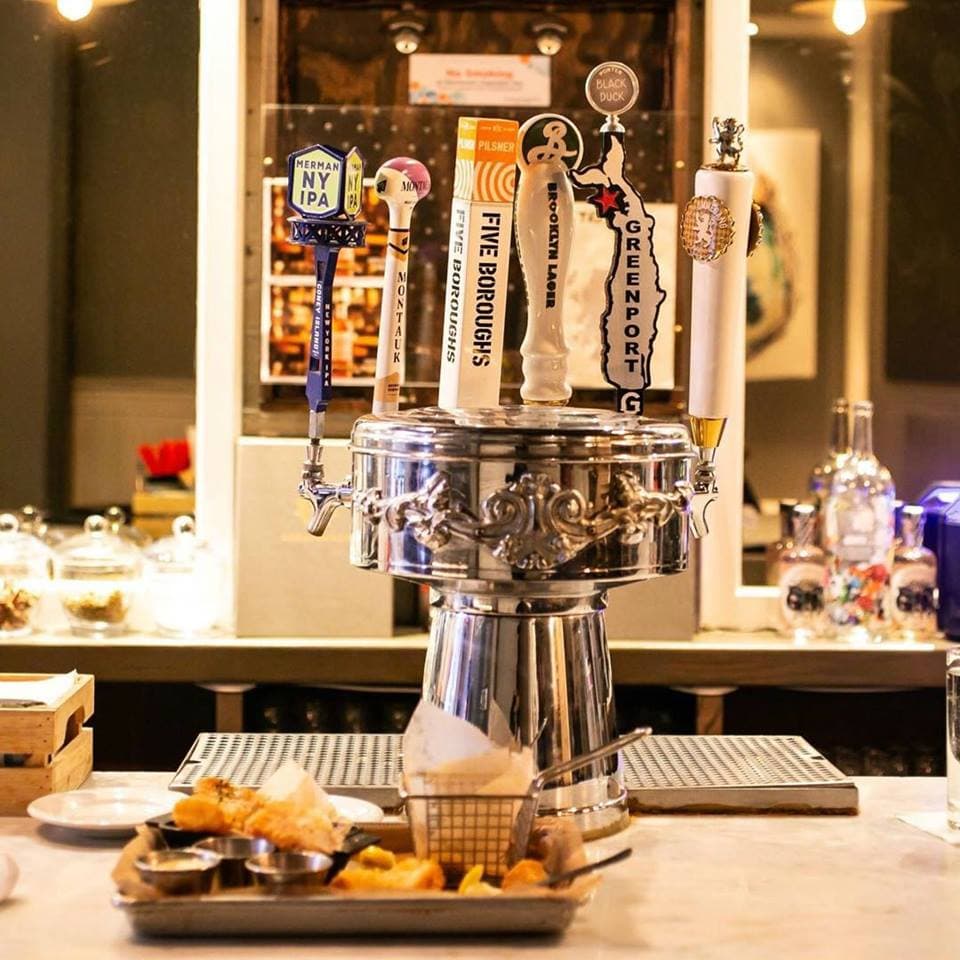 En 
<b>Five Boroughs Brewing Co</b>. puedes disfrutar de bebidas locales. La cervecería está ubicada en la calle 215 47th St, Brooklyn, NY 11220 y las horas varian. 
<br>
<br>