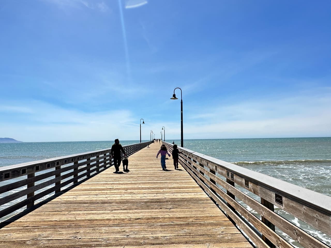 Quedará enamorado del azul del mar y de los hermosos atardeceres en el histórico 
<b>muelle de Cayucos. </b>
<br>