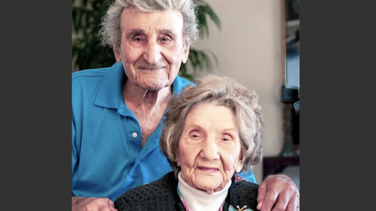 <b>En video:</b> El matrimonio formado por Ralph Kohler, de 104 años, y su esposa Dorothy, de 103, celebraron más de ocho décadas y media de casados, reafirmándose como el más longevo de EEUU. La pareja se unió en Nebraska en 1935 cuando él tenía 18 años y ella 17. Ambos han visto nacer a seis nietos, siete biznietos y dos tataranietos.