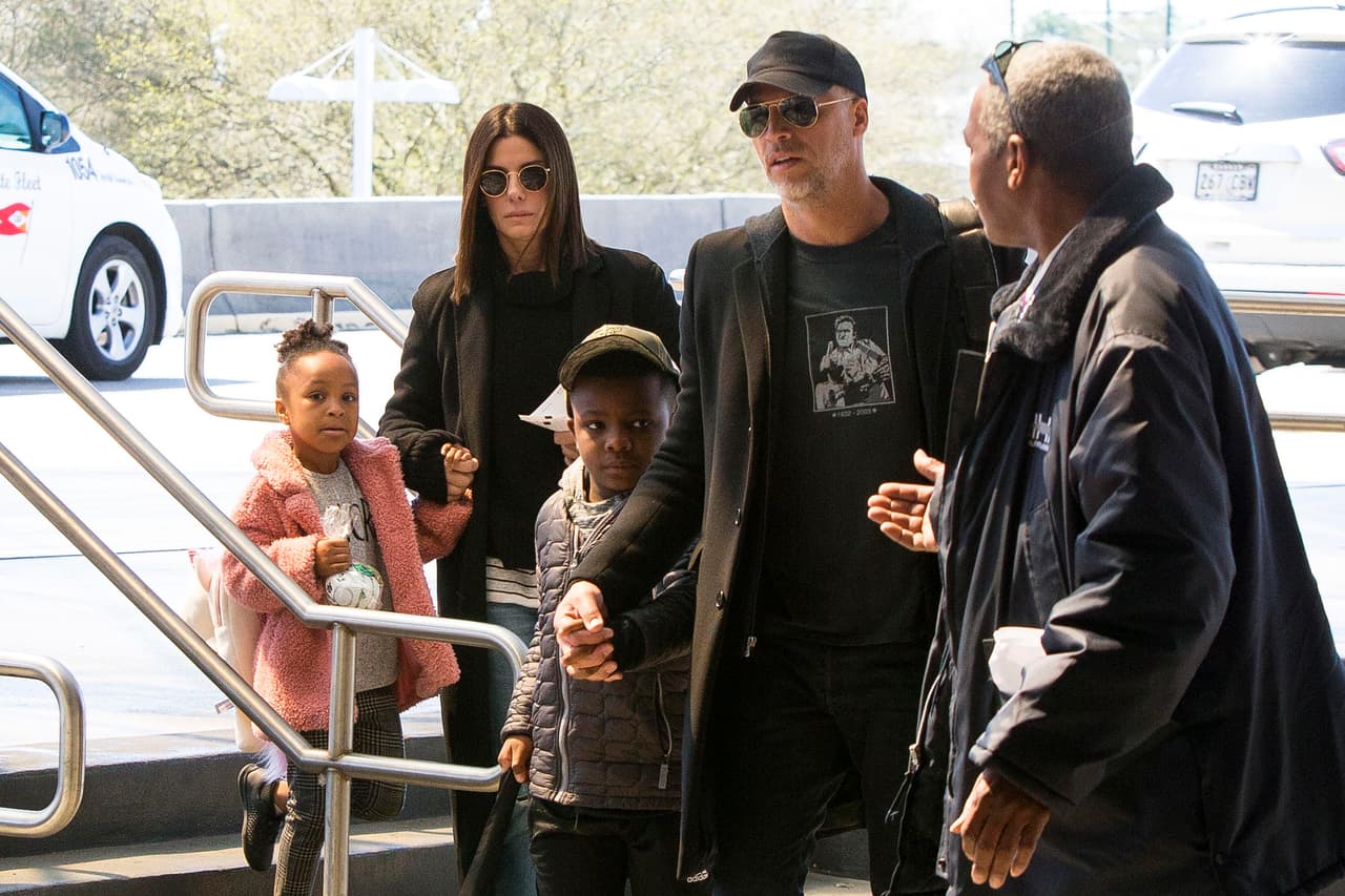 Cinco años después y de la mano de su pareja, Bryan Randall, la protagonista de ‘The Proposal’ agrandó su familia, esto debido a que adoptó y cuidó a Laila, de dos años y medio de edad.