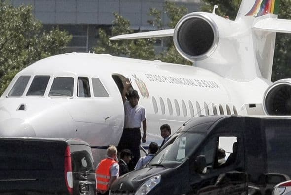 3 de julio: La retención de Morales en Viena abre un conflicto diplomático. España permite a Morales repostar en Canarias después de la negativa de Francia, Portugal e Italia. Sudamérica se levanta contra Europa tras 'la agresion' a Morales. Su avión, rumbo a La Paz, hace una escala técnica de una hora en el aeropuerto de Gran Canaria.