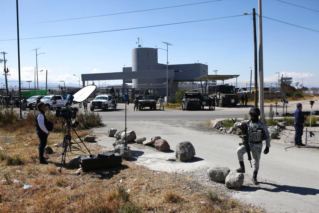 El Centro de Readaptación Social Número 1, más conocido como 
<a href="https://www.univision.com/noticias/america-latina/penal-altiplano-carcel-maxima-seguridad-caro-quintero-fuga-chapo-guzman">el Penal del Altiplano, es una cárcel de máxima seguridad</a> ubicada en Almoloya, Estado de México.