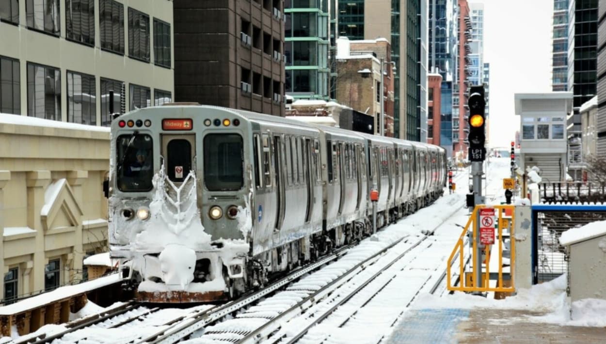 Suspenden el servicio de trenes de CTA de la línea naranja por vías congeladas