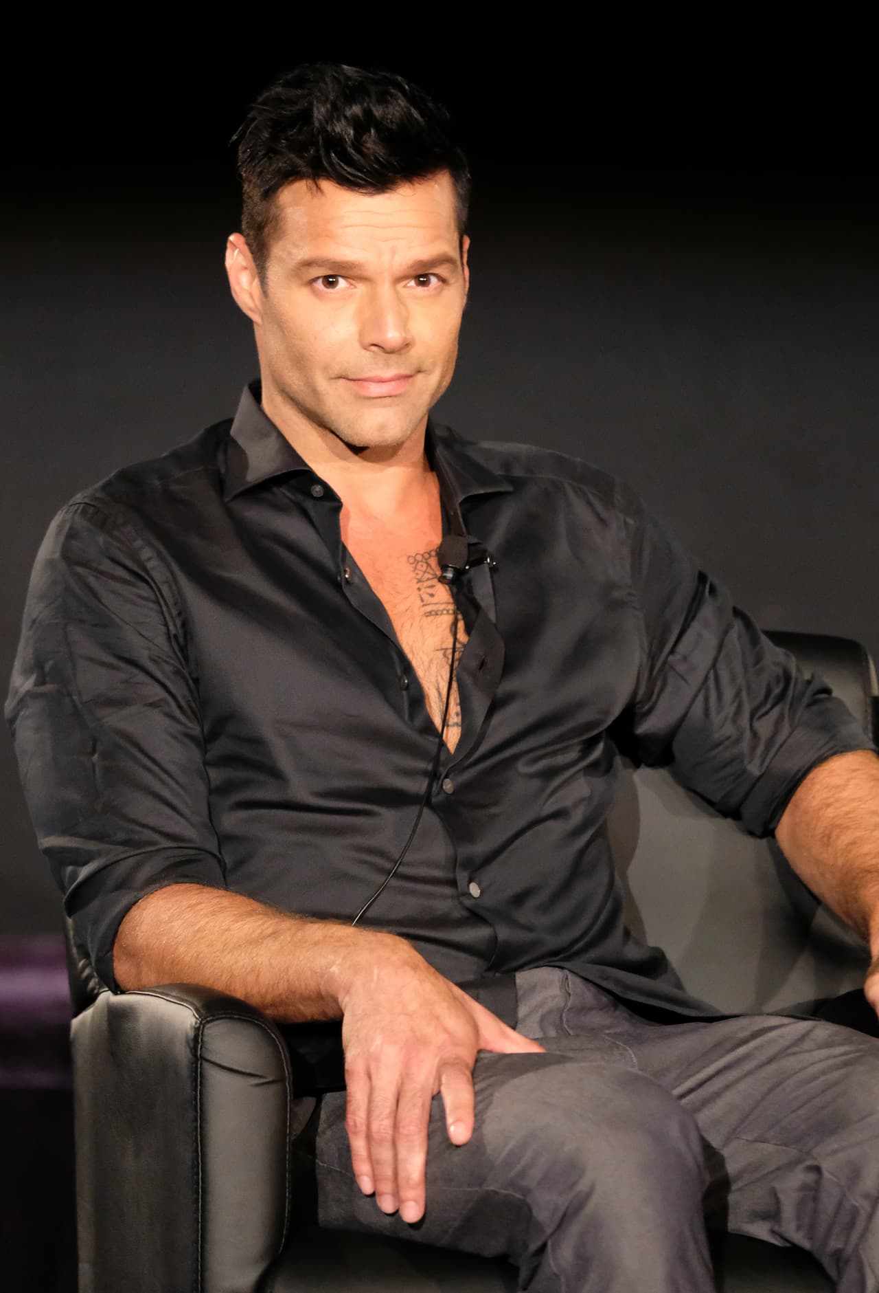 Ricky Martin dio a conocer públicamente que era gay en marzo de 2010. En ese entonces, trascendió una versión de que al boricua lo estaban presionando para evitar dar a conocer su identidad sexual.
