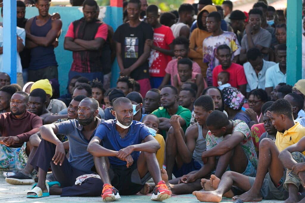Los inmigrantes habían pedido ayuda con señales de luces ya que la embarcación estaba a la deriva, pues el capitán los había abandonado. De esa forma lograron captar la atención de los pobladores de la costa cubana.