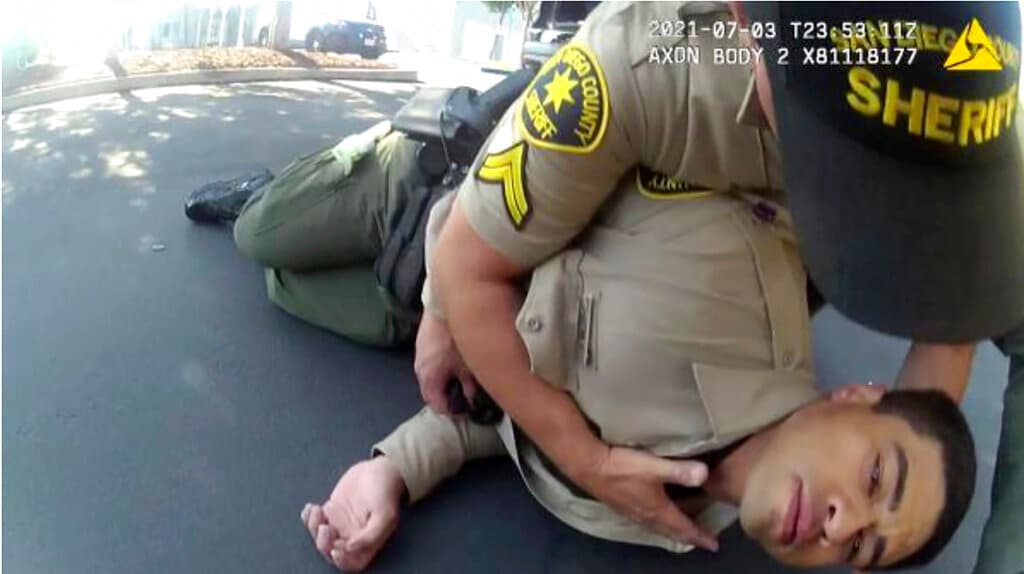 En el 2021, el Departamento del Sheriff de San Diego 
<a href="https://www.univision.com/local/los-angeles-kmex/fentanilo-muerte-video-sheriff-california-david-faiivae" target="_blank">publicó un video en el que se ve como el oficial David Faiivae estuvo al borde de la muerte</a>. El agente colapsó tras acercarse a un paquete de fentanilo durante un operativo antidrogas en el área de San Mateo en el sur de California.