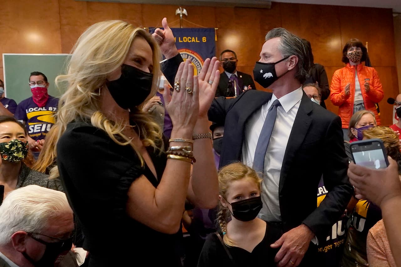 “Quiero poner el foco en a lo que hemos dicho ‘Sí’ como estado: dijimos sí a la ciencia, dijimos sí a las vacunas, dijimos sí a acabar con esta pandemia”, dijo Newsom.
<br>
