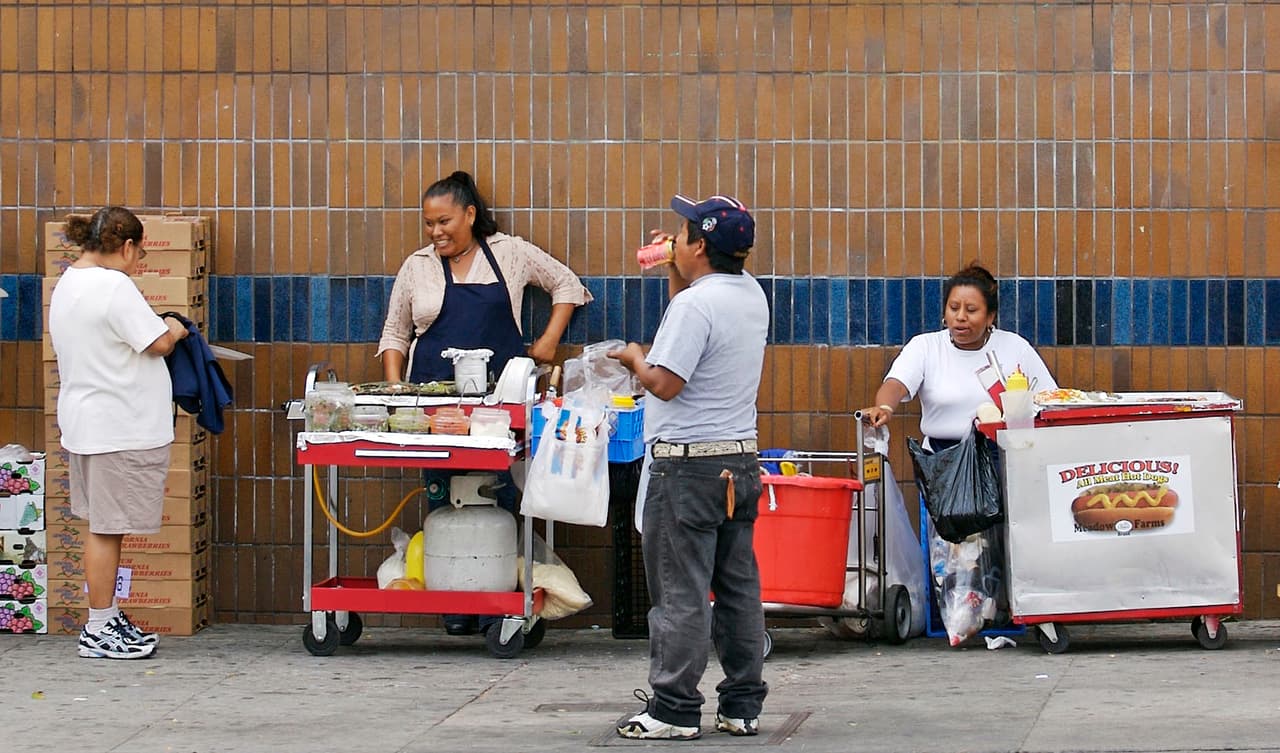 <b>¿Quiénes califican? </b>
<br>- Negocios con cinco trabajadores de tiempo completo o menos.
<br>- Los solicitantes que puedan demostrar que para 2019, sus ingresos fueron de $50,000 o menos.