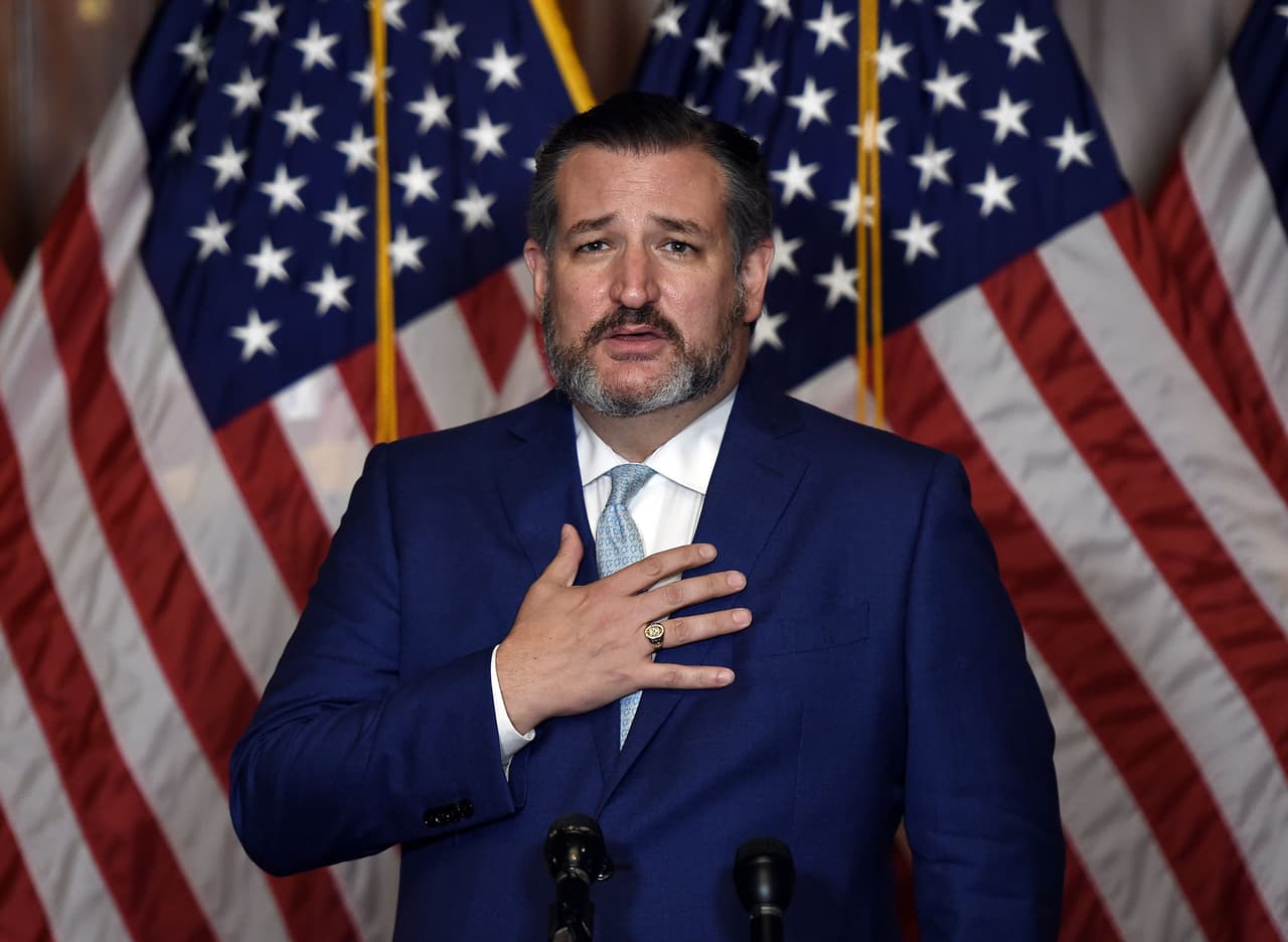<h3 class="cms-H3-H3">Senador Ted Cruz, de Texas</h3>
<br>
<br>🗳️ Su actual periodo termina en 2025. 
<br>
<br>🗳️ “El 6 de enero [de 2021], le corresponde al Congreso votar si certifica los resultados de las elecciones de 2020. Ese voto es el único poder constitucional que queda para considerar y forzar la resolución de las múltiples acusaciones de un grave fraude electoral”, escribió en un comunicado difundido el 2 de enero de 2021. 
<br>