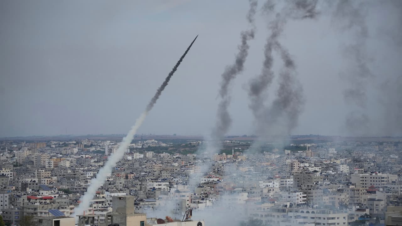 Cómo Hamas tuvo que "regresar a la Edad de Piedra" para tomar por sorpresa a la inteligencia de Israel