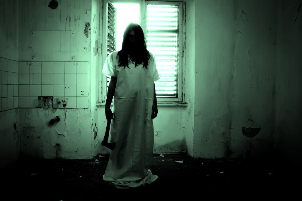 <b>Apariciones</b>
<br>Las apariciones pueden ser terroríficas, especialmente por cómo las películas las han retratado, como ya se ha dicho, los espíritus no quieren asustarnos, pero puede ser que se nos aparezcan para darnos la paz que necesitamos en ese momento.