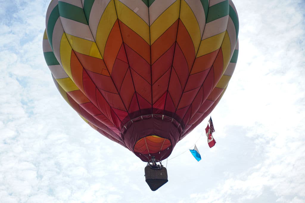 Si vas, podrás ver las ascensiones masivas en globo aerostático de hasta 100 globos están programadas dos veces al día a las 6:30 am. y a las 6:30 pm
<br>