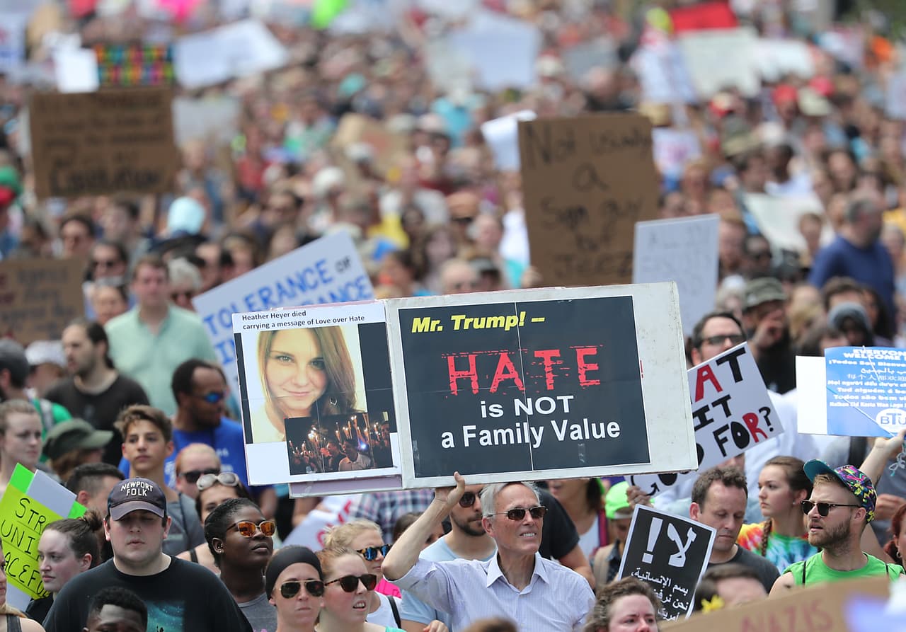 <b>"Señor Trump, el odio no es un valor familiar"</b>, se lee en esta pancarta de la manifestación que se llevó a cabo por la tolerancia.