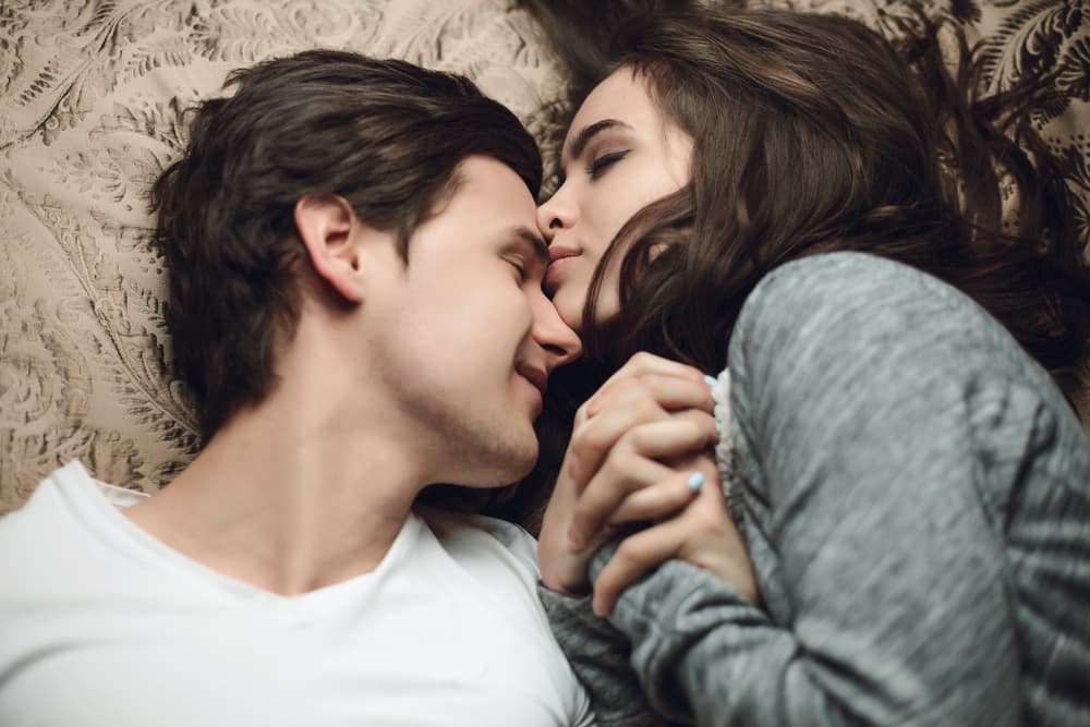 <b>Libra con Leo, una relación con intereses afines</b>
<br>Leo es un signo del elemento fuego y Libra es de aire, la compatibilidad perfecta. Ambos poseen intereses afines y tienen gustos comunes. Libra es elegante y refinada, socialmente activa y a ti te encanta salir porque te sientes orgulloso de tenerla a tu lado.
