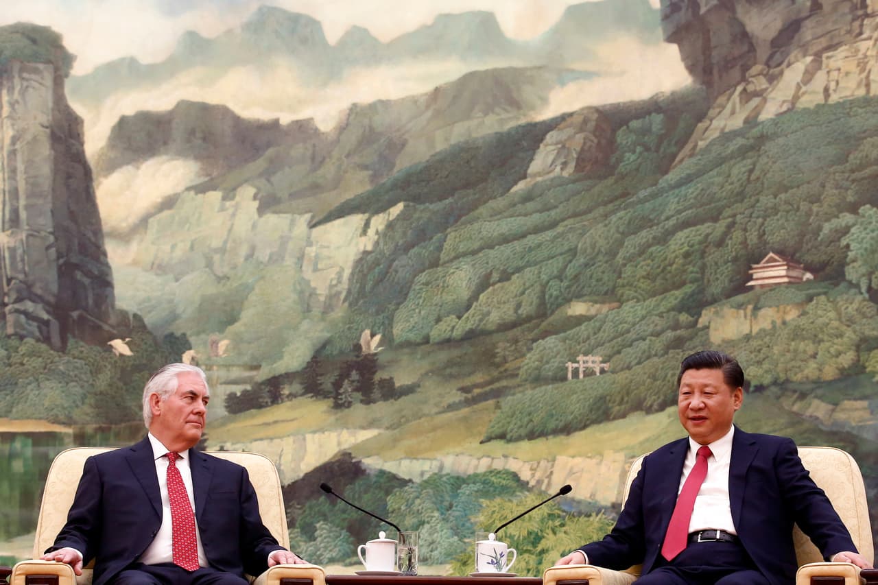 Rex Tillerson, llegó a Pekín el sábado tras haber visitado Japón y Corea del Sur, donde dijo que Estados Unidos no mantendría más el enfoque de diplomacia paciente con Pyongyang, considerando que esta estrategia había fracasado. En este sentido, advirtió que la posibilidad de una acción militar por parte de Washington estaba "sobre la mesa".