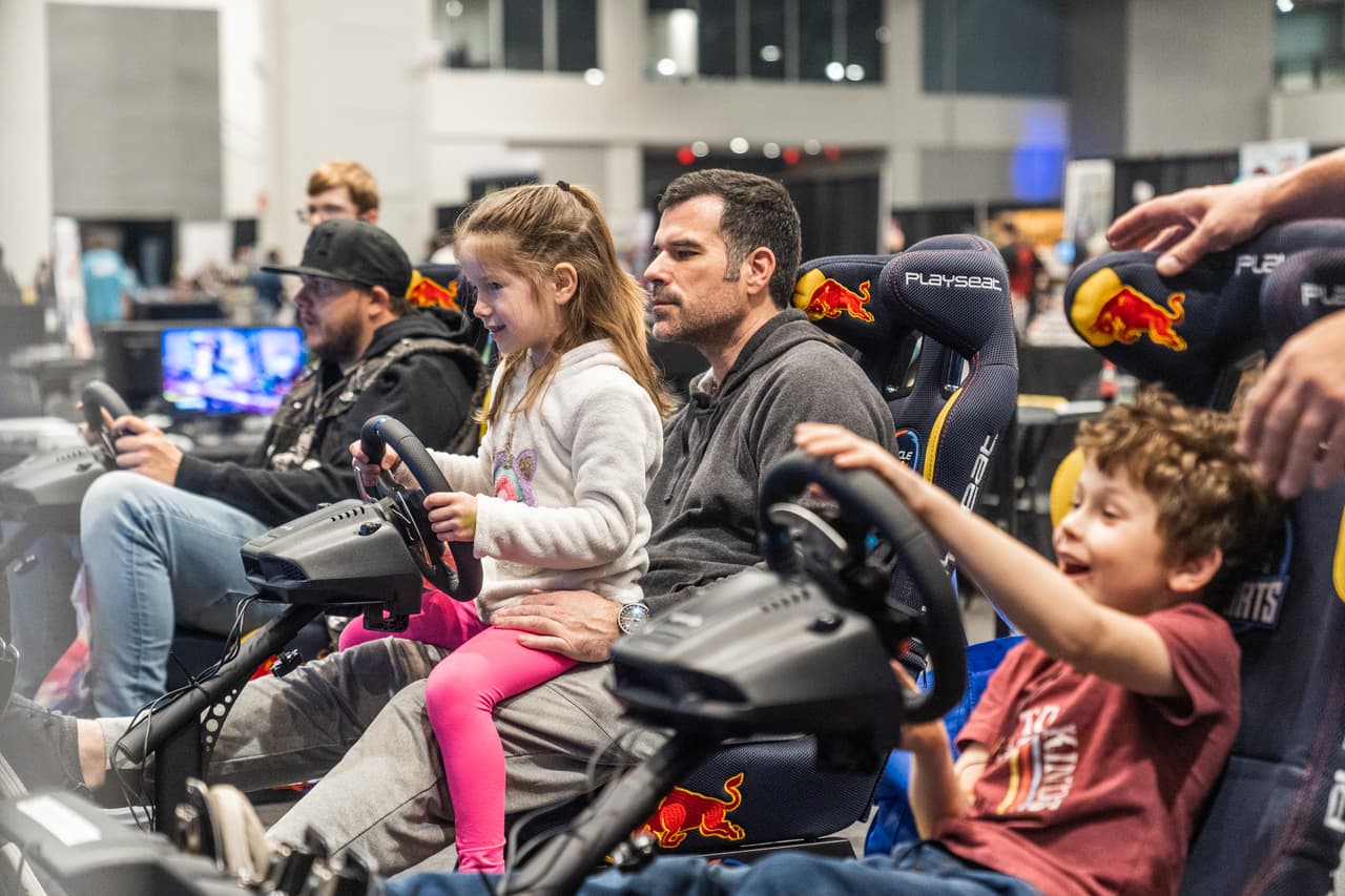 <b>Evento</b>: Playthrough Gaming Convention
<br>
<b>Fechas</b>: 16 y 17 de marzo 
<br>
<b>Lugar</b>: Raleigh Convention Center,
<br>
<b>Sitio web</b>: 
<a href="https://www.playthroughgc.com/">https://www.playthroughgc.com/</a> 
<br>
<br>Playthrough es un festival de juegos de dos días en el Centro de Convenciones de Raleigh, en donde se muestras los últimos juegos y se ofrece a los asistentes la oportunidad de luchar en torneos, participar en una exhibición de cosplay, explorar una sala de escape, visitar expositores, asistir a paneles del escenario principal y disfrutar de muchas opciones gratuitas para juegos de mesa, PC, arcade, consola retro y realidad virtual.