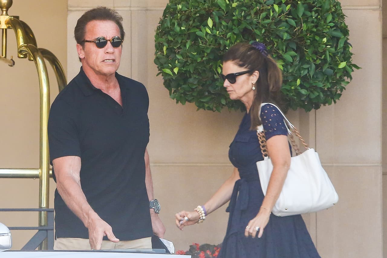 Shriver obtuvo la custodia de sus dos hijos menores, Patrick y Christopher. Al no tener acuerdo prematrimonial los ingresos se dividieron al 50%. En ese entonces, el actor tenía una fortuna de entre 400 y 800 millones de dólares. Al final, Shriver obtuvo 200 millones.