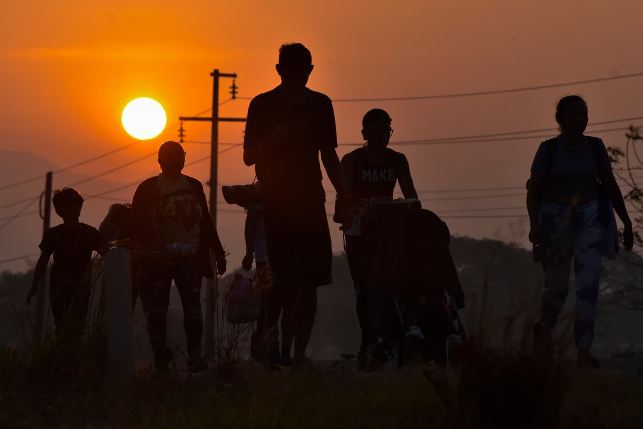 Unos 500 migrantes salen a pie de Honduras para tratar de llegar a EEUU: "Estábamos sin empleo, con hambre"