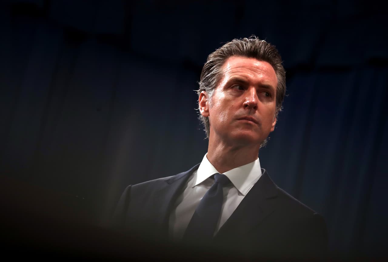El gobernador Gavin Newsom anunció este martes, que 41 de los 58 condados de California, han regresado a un nivel de reapertura más restrictivo debido al continuo y acelerado aumento de casos de coronavirus en el estado.
<br>