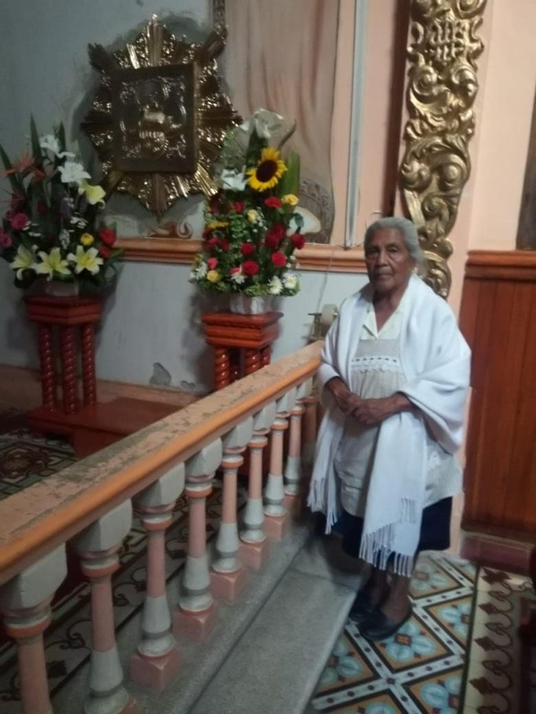 Su madre de 85 años quiere despedir a su hija a quien no veía desde hace varios años.