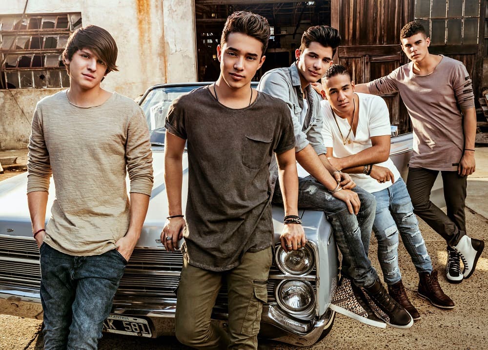 <span class="cms-h3-H3"><b>CNCO. </b></span>
<b><h3 class="cms-h3-H3">Nominaciones: 3</h3> ¿A qué están nominados?:</b> Grupo o Dúo Del Año Pop/Rock, Álbum Del Año Pop/Rock por "Primera Cita" y Canción Del Año Pop/Rock por "Tan Fácil".