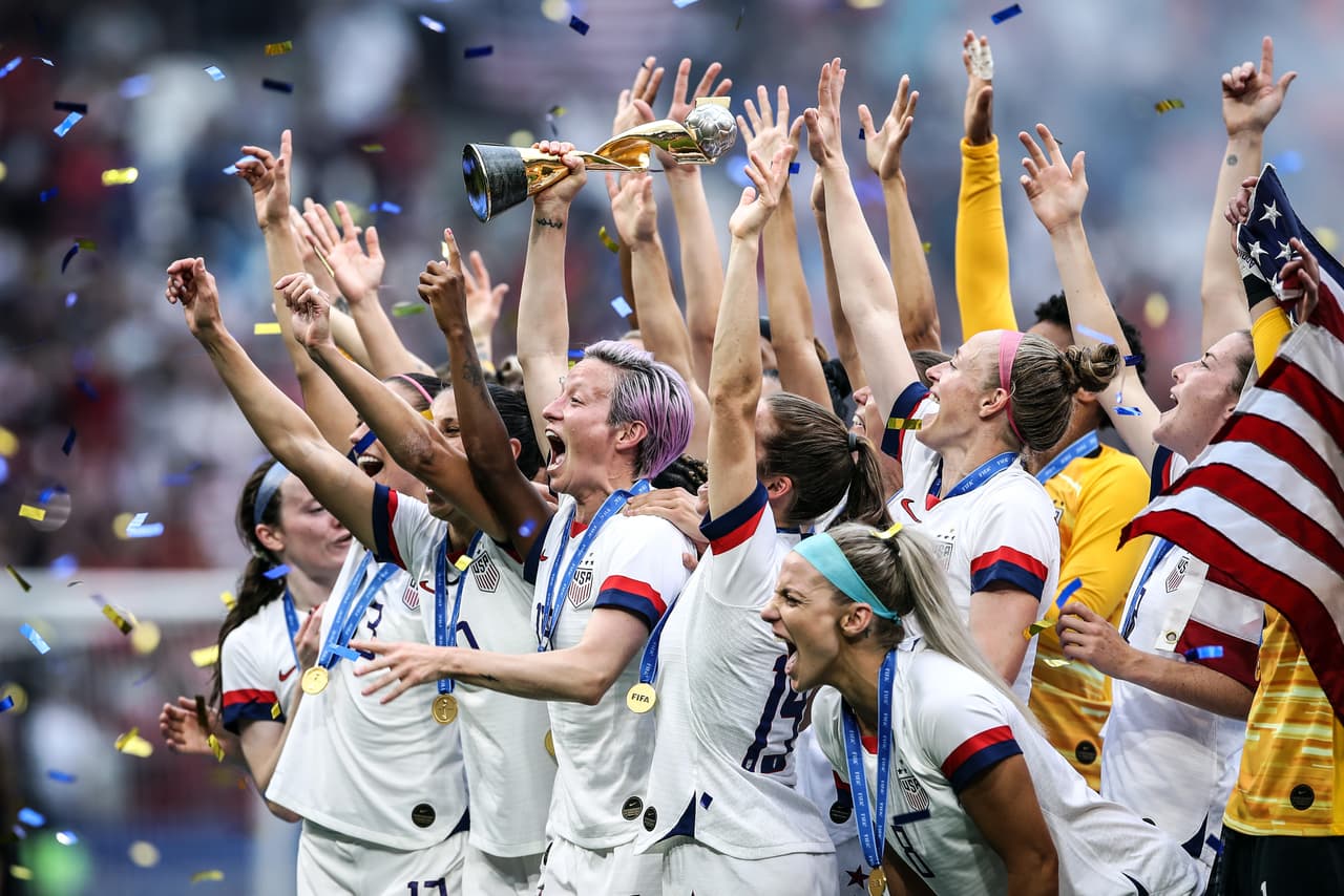<h2 class="cms-H2-H2">2. La Copa Mundial Femenina de Futbol se celebra en Australia y Nueva Zelanda</h2>
<br>
<br>Un total de 32 naciones disputarán la Copa Mundial Femenina de Futbol, que se jugará en nueve sedes de Australia y Nueva Zelanda del 20 de julio al 20 de agosto de 2023. Se trata de la novena edición de este torneo, cuyo título defenderán las jugadoras de Estados Unidos, actuales campeonas. 
<br>
<br>Cinco equipos latinoamericanos están invitados a la cita: Costa Rica, Brasil, Jamaica, Argentina y Colombia, con tres sitios de repesca aún por disputar a inicios del próximo año.
