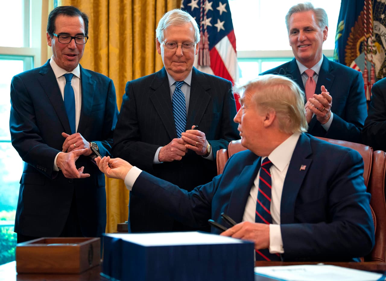 Trump extiende plazo para que pequeñas empresas soliciten subsidios federales