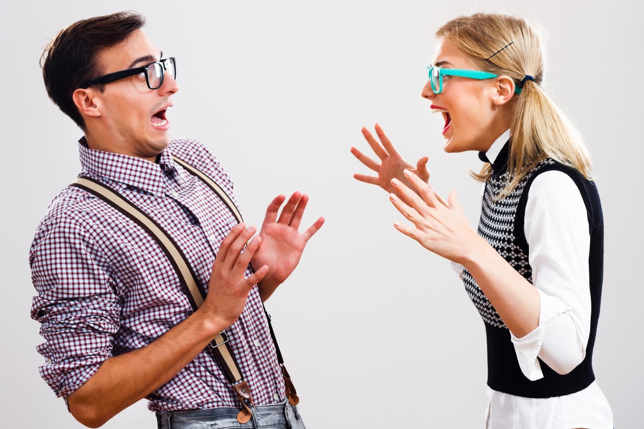 Lo que irrita a los demás, es tu indecisión que puede llegar a causar problemas en tus relaciones.