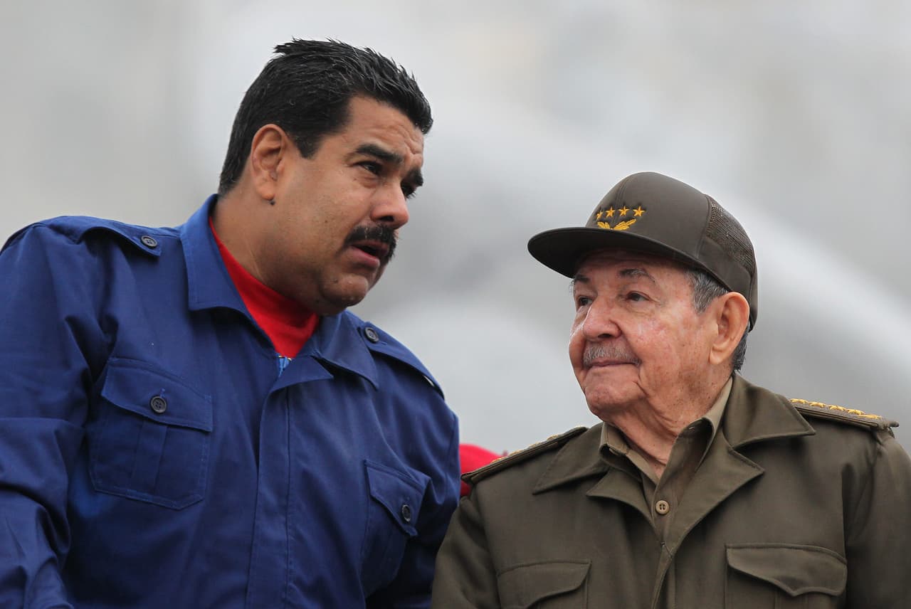 El "ejército" que tiene Cuba en Venezuela: ¿son médicos o soldados?