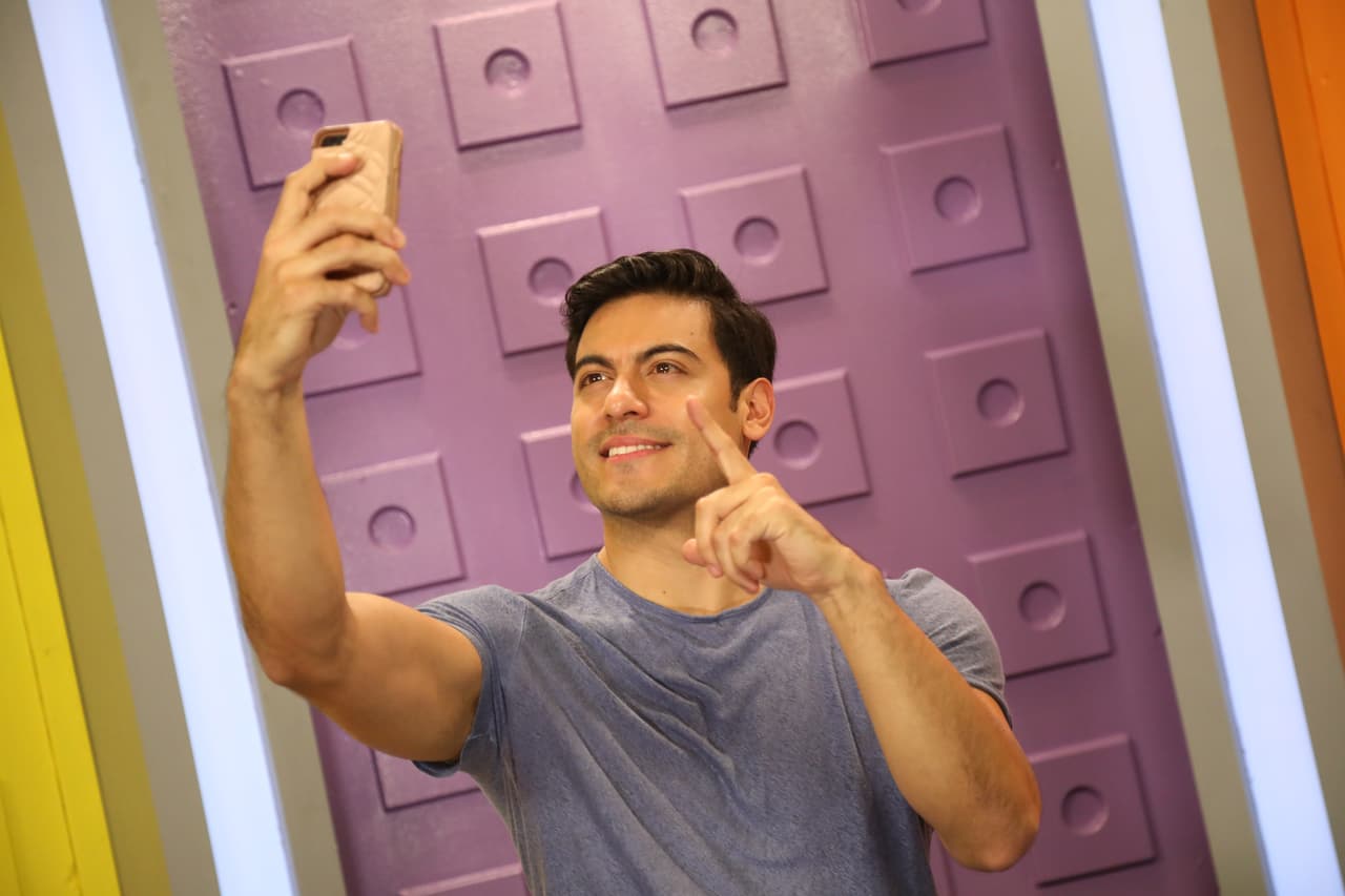 Será la noche del 6 de julio cuando Carlos Rivera presente su nuevo tema en el escenario de Premios Juventud.