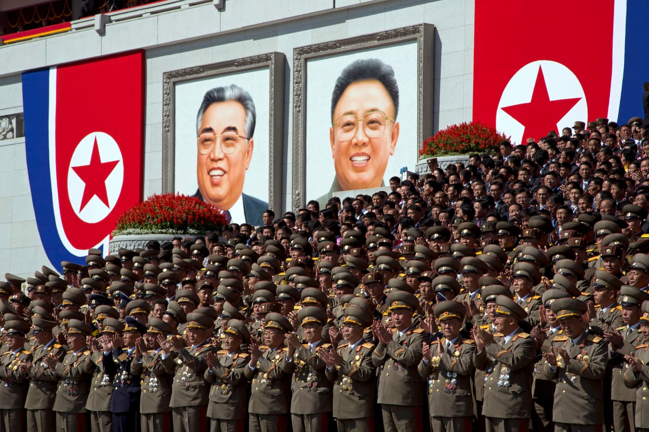 El fuerte énfasis en la economía demuestra la nueva estrategia del líder Kim Jong Un de situar el desarrollo en primer plano.