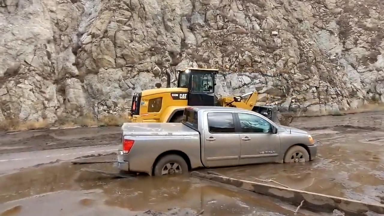 <b>Mira también:</b> Los bomberos en Los Ángeles rescataron a unas 50 personas, entre ellas varios niños, tras un deslizamiento de tierra que dejó decenas de carros enterrados. 
<a href="https://www.univision.com/noticias" target="_blank">Sigue las últimas noticias en Univision. </a>