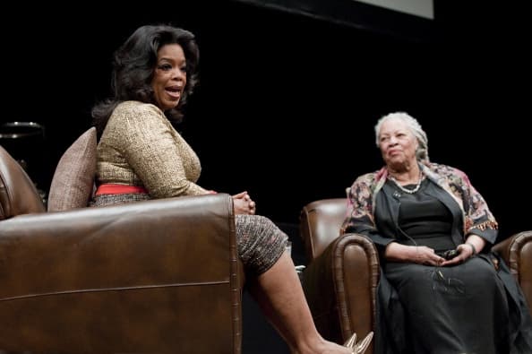 Además del Premio Nobel, 
<b>Morrison ganó el Pulitzer de ficción en 1988 por su novela 'Amada'</b>, de la cual Oprah Winfrey interpretó el papel protagónico en la adaptación cinematográfica de 1998.