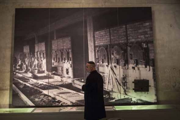 Hoy 27 de enero se conmemoran 70 años liberación de Auschwitz, el campo de concentración donde millones de seres humanos perdieron la vida por la terrible idea de exterminación de la población judía. Impresionante video #Auschwitz70 aquí Galería que la humanidad no debe olvidar.