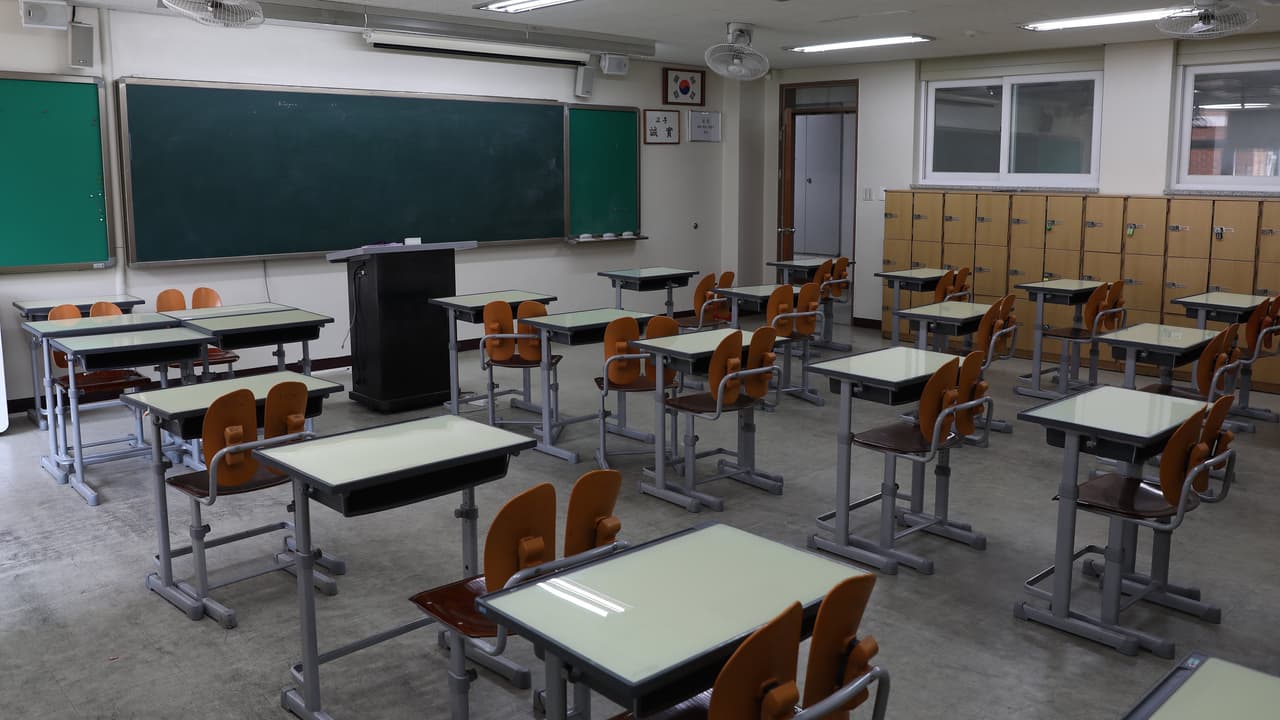 Distrito escolar de Bakersfield suspende clases presenciales por repunte de Coronavirus