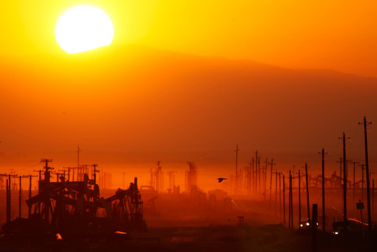 Los efectos 
<a href="https://www.univision.com/noticias/medio-ambiente/cambio-climatico-ahora-nunca-advierte-informe-naciones-unidas">del cambio climático</a> han dejado su huella. La temperatura promedio en los 48 estados de la parte continental de Estados Unidos (exceptuando Alaska y Hawai) aumentó un 8.3% en los últimos 125 años. De 50.3º F (10.1º C) en 1895 a 54.5º F (12.5º C) en 2021. 
<br>
<br>Pero las temperaturas no han aumentado de manera uniforme en todo el país. Para determinar en qué estados el incremento ha sido más acelerado, el portal 247WallSt.com revisó la temperatura anual por estado de acuerdo con los datos de la Administración Nacional Oceánica y Atmosférica (National Oceanic and Atmospheric Administration, NOAA). Estos son los resultados.