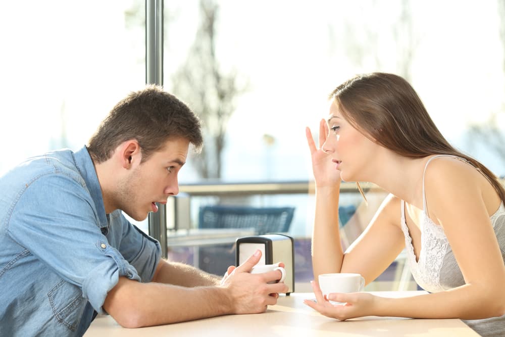 La parte “espanta amores” ha salido a flor de piel Se manifiesta en un tono autoritario, cuando Aries quiere mandar y no admite criticas, cuando asume una actitud de jefe como si la familia fuera un cuartel y él o ella el comandante cuyas órdenes no se discuten y sale a flor de piel la energía guerrera de Marte, su regente.