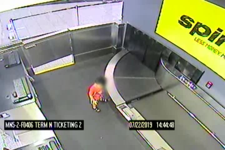 El incidente se registró este lunes cuando un oficial de la 
<a href="https://www.tsa.gov/" target="_blank">Administración de Seguridad de Transporte (TSA) </a>reportó a policías de Atlanta que un menor había llegado al cuarto de equipaje de la terminal aérea tras caerse por la cinta.
