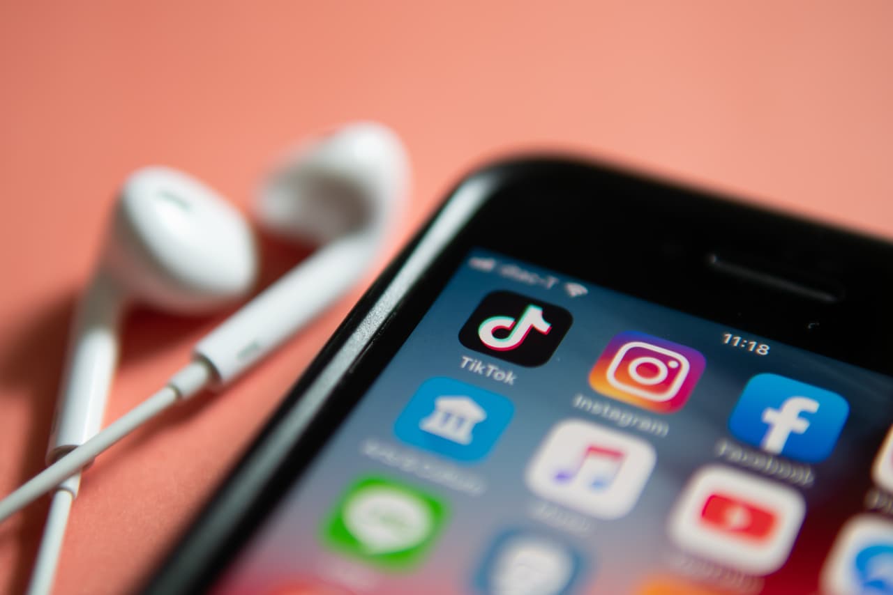 <b>Bytedance.</b> La empresa tecnológica china creadora de TikTok, está buscando ocupar 10,000 puestos en todo el mundo, según un reportaje de 
<i>Bloomberg</i>. Esto incluye al menos al menos 137 vacantes en sus oficinas de Los Ángeles, Mountain View, California y Nueva York.
<br>