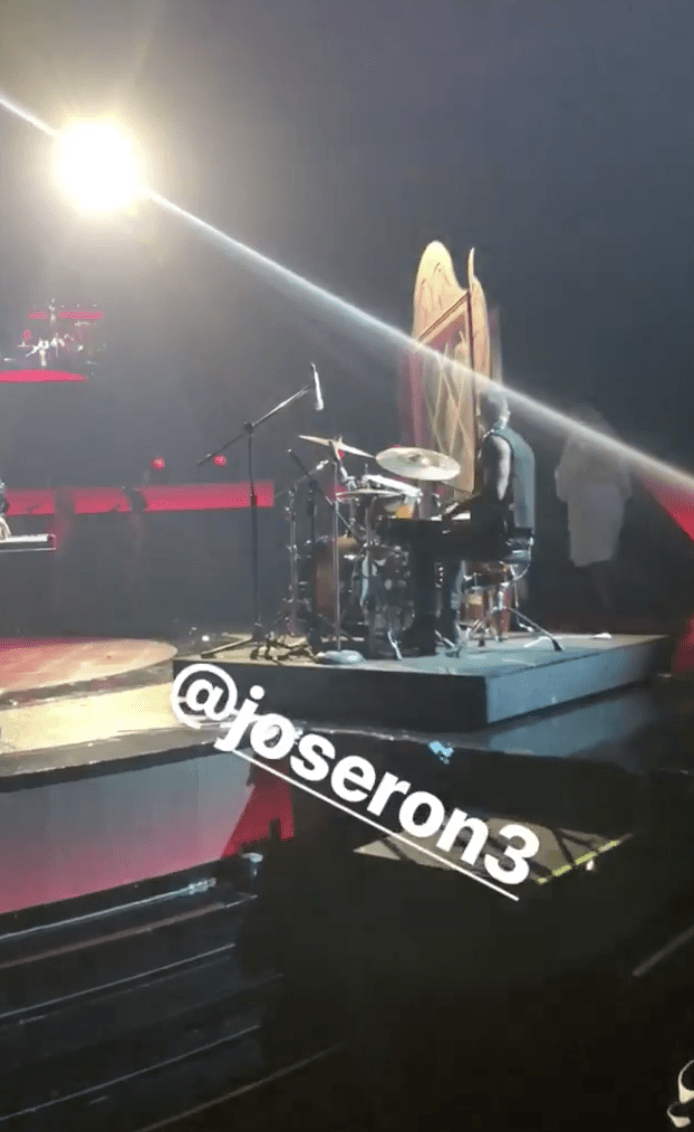 José Ron tocó la bateria.