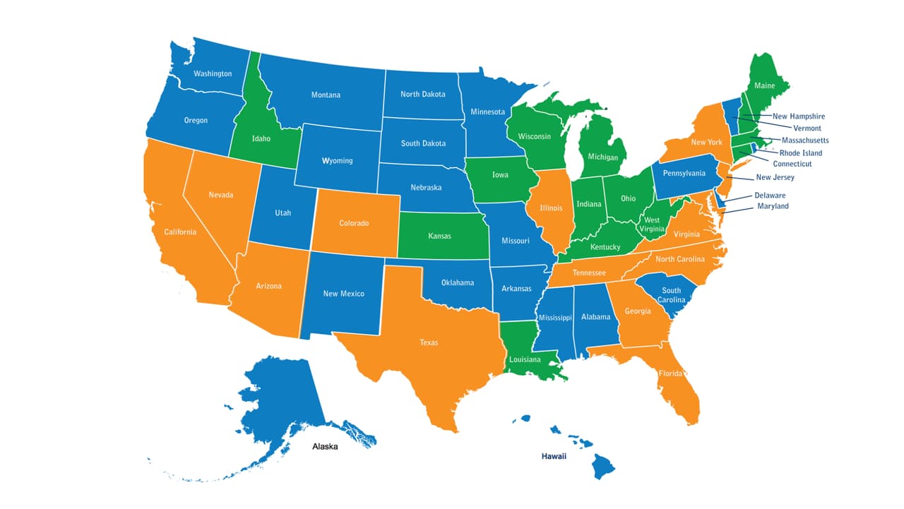 El anaranjado representa a los estados donde se dejaron de contar más de 5,000 niños latinos en 2010. El azul los estados donde faltaron menos de 5,000 niños. El verde representa los estados donde se contaron más niños de los que había.