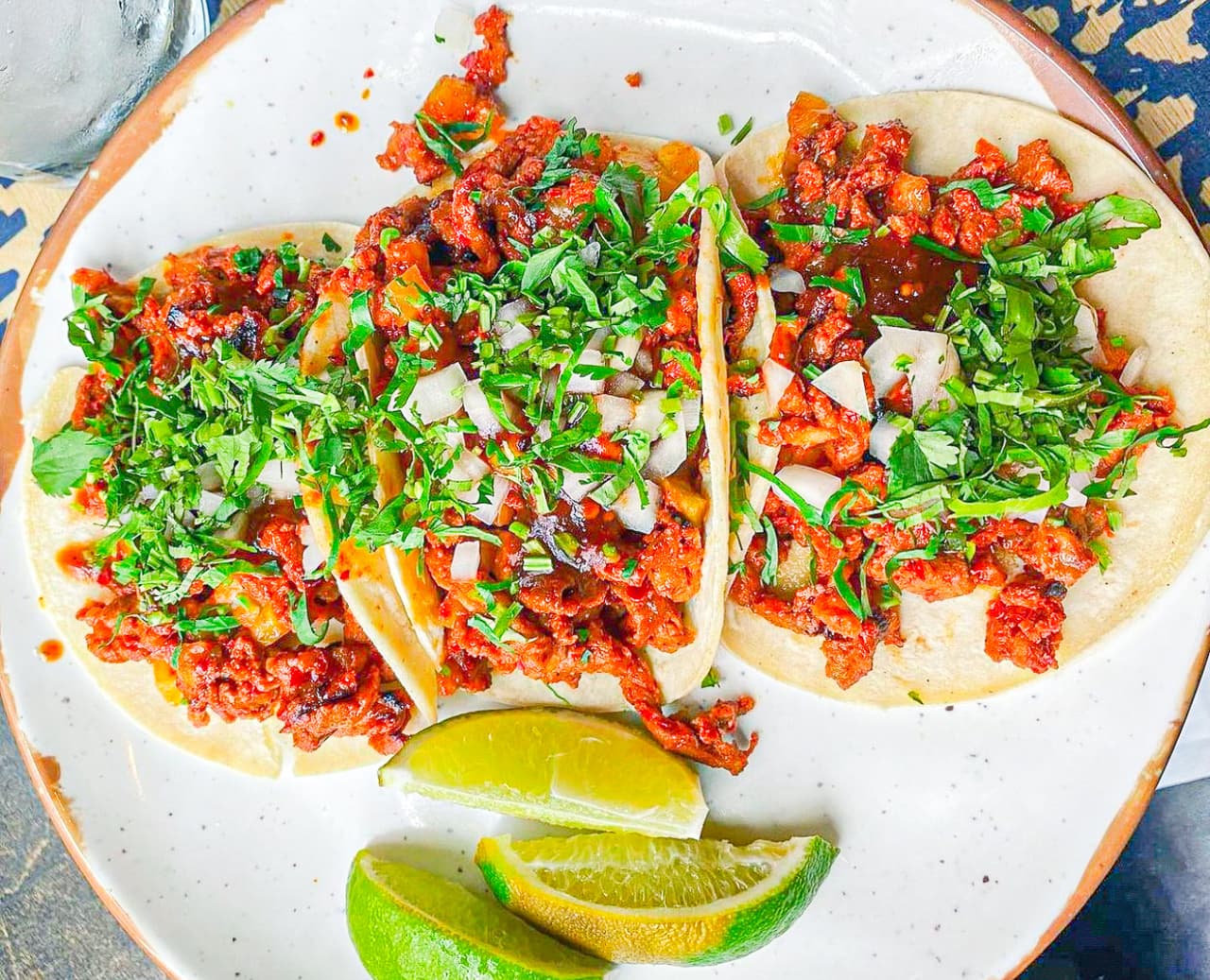 <b><a href="https://www.rosystacobar.com/">Número 2: Rosy's Taco Bar (2220 Walnut St Philadelphia, PA 19103)</a></b>. Según sus propietarios, Rosy's Taco Bar es “un restaurante mexicano informal y contemporáneo ubicado en Center City, que sirve tacos auténticos, platos pequeños y platos principales en un ambiente vibrante. Un extenso menú de bebidas incluye margaritas rotativas de temporada, cervezas de barril y mucho más”.