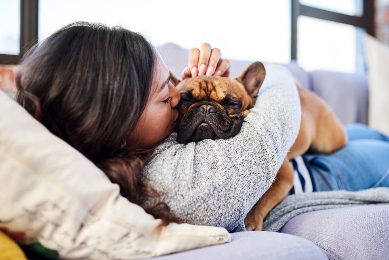 Ejercicio, gratitud, conexión y acompañarse de una mascota: cuatro hábitos probados de la gente feliz 