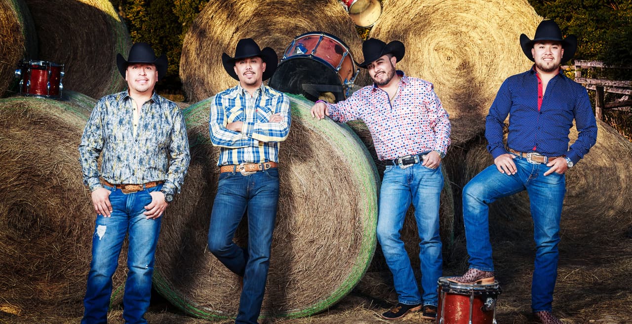 <span class="cms-h3-H3"><b>La Maquinaria Norteña. </b></span>Nominación: Artista Norteño Del Año Regional Mexicano. 
<a href="http://www.univision.com/especiales/premio-lo-nuestro/vota" target="_blank">VOTA AQUÍ</a>